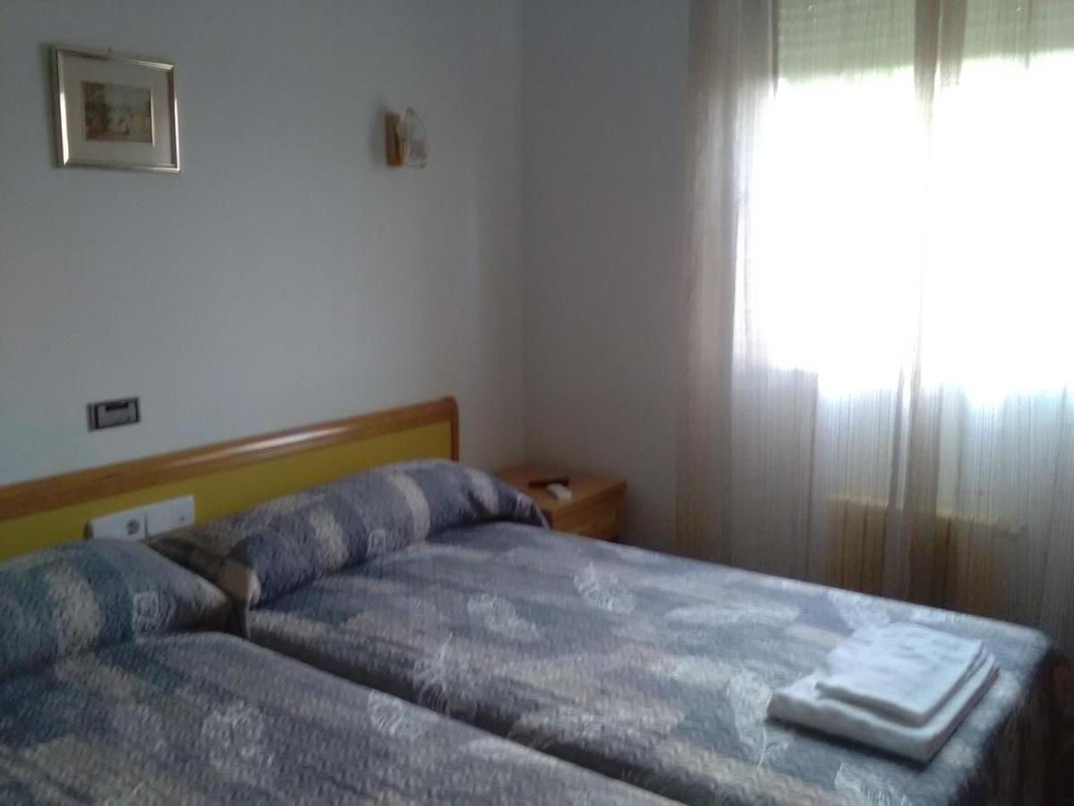 Hostal Restaurante El Cazador Nuévalos Kültér fotó