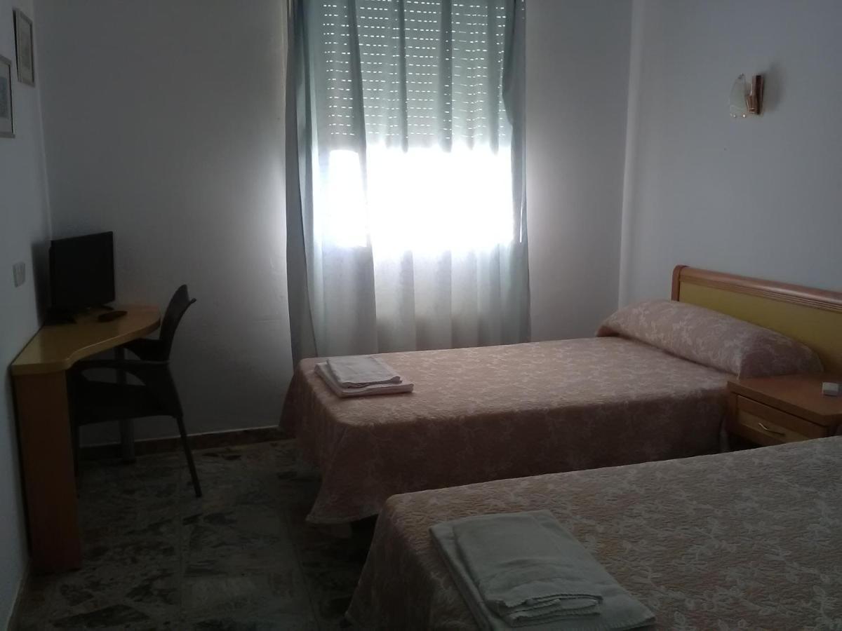 Hostal Restaurante El Cazador Nuévalos Kültér fotó