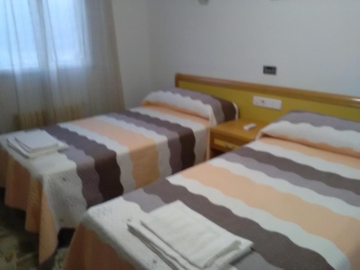 Hostal Restaurante El Cazador Nuévalos Kültér fotó