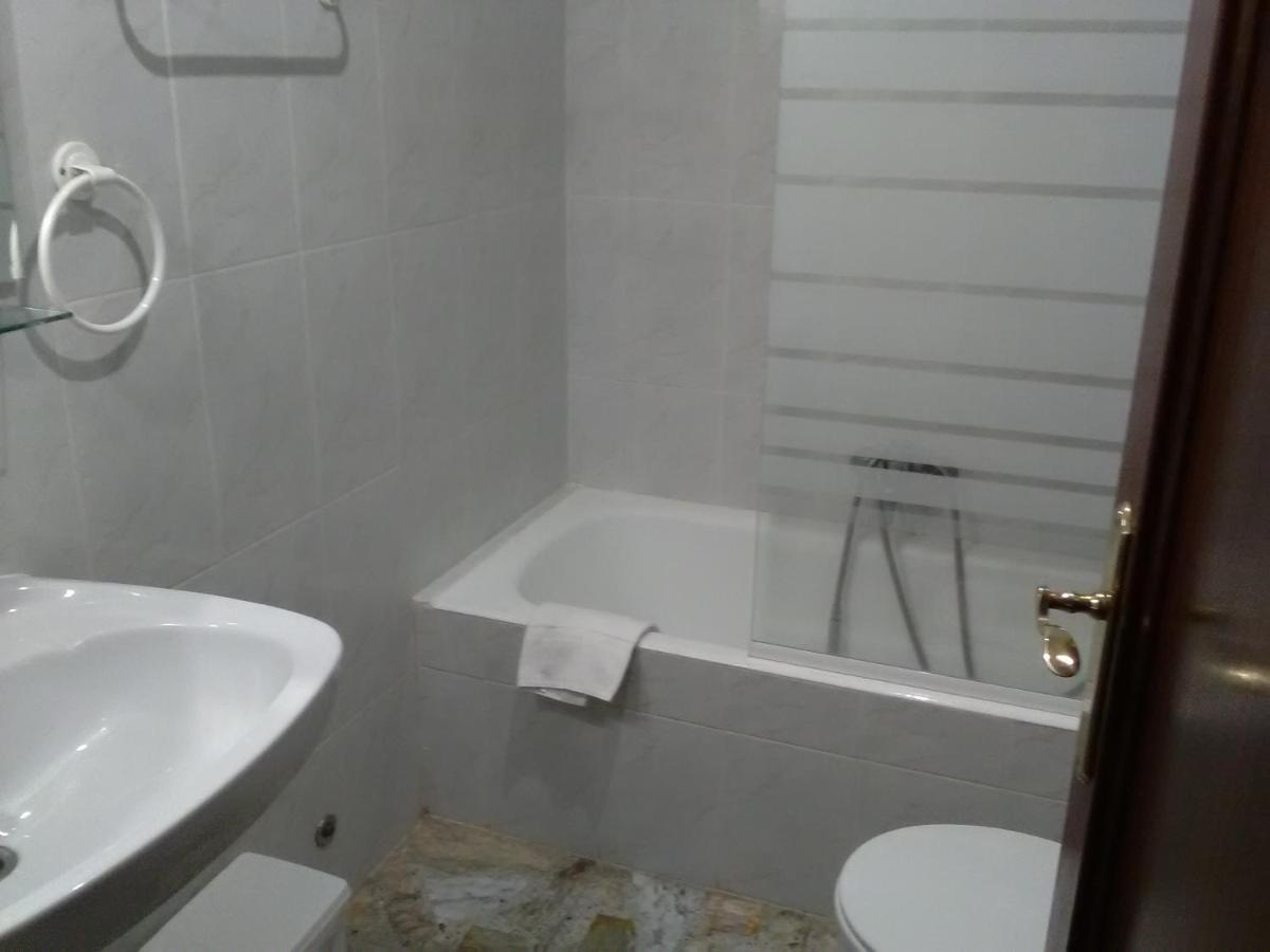 Hostal Restaurante El Cazador Nuévalos Kültér fotó