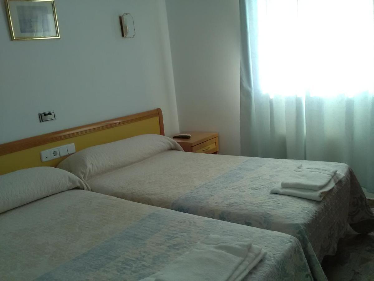 Hostal Restaurante El Cazador Nuévalos Kültér fotó