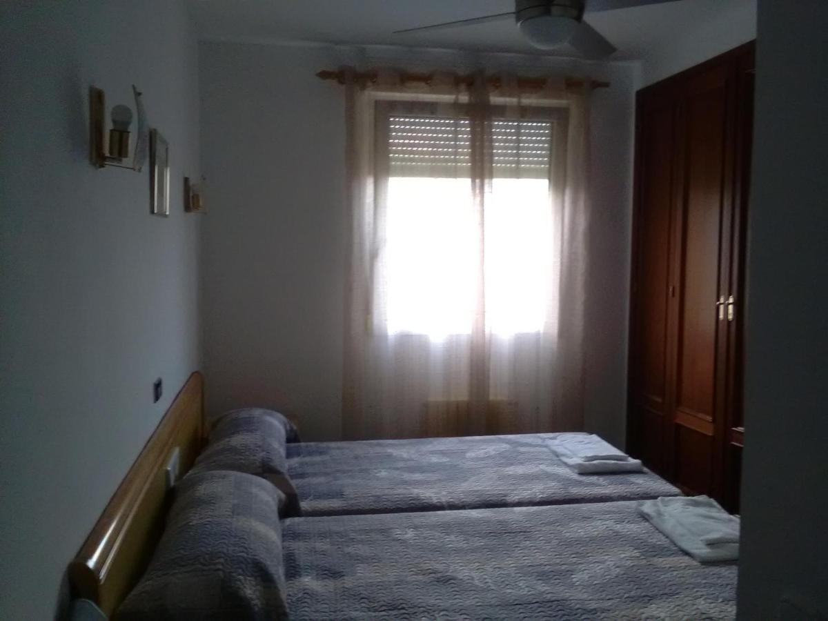 Hostal Restaurante El Cazador Nuévalos Kültér fotó
