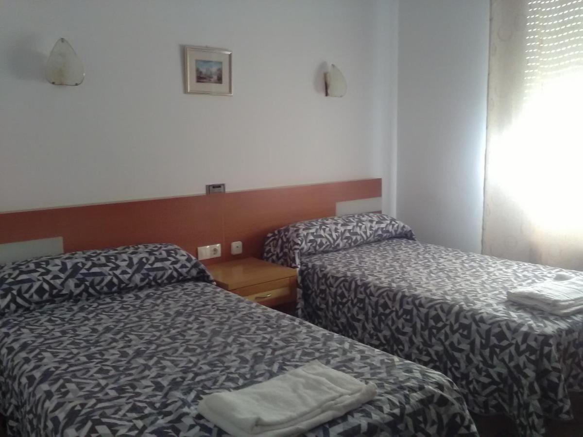 Hostal Restaurante El Cazador Nuévalos Kültér fotó