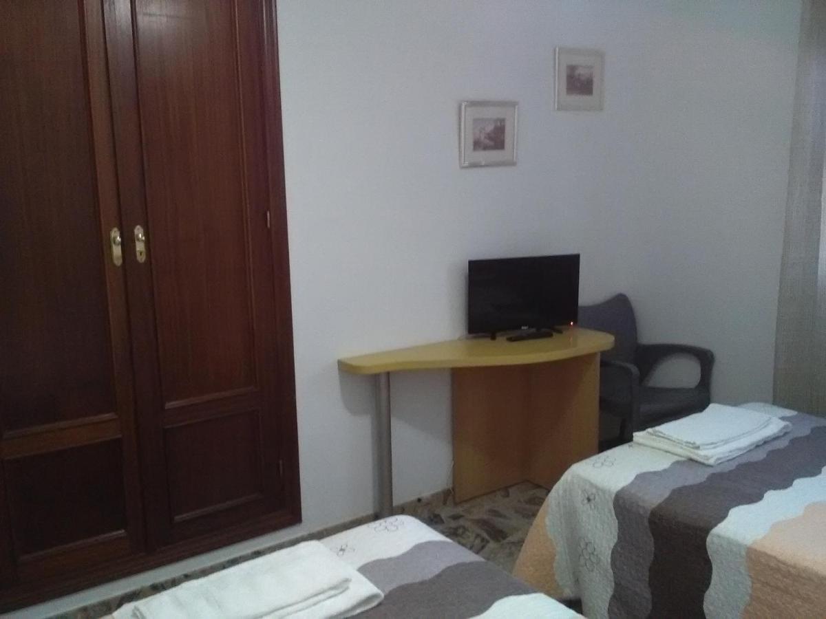 Hostal Restaurante El Cazador Nuévalos Kültér fotó
