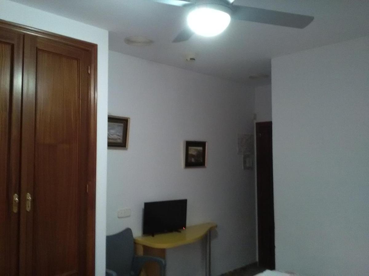 Hostal Restaurante El Cazador Nuévalos Kültér fotó
