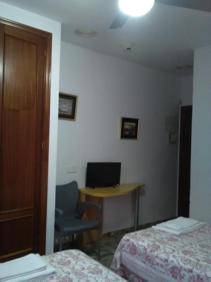 Hostal Restaurante El Cazador Nuévalos Kültér fotó